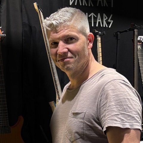 Jan Küster — Gitarrenbaumeister